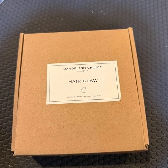 Gold and White Hair Claw 4 Piece Set - Picture 5 of 6